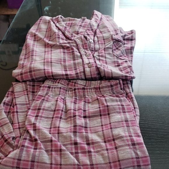 Secret Treasures Other - Almost new large pjs